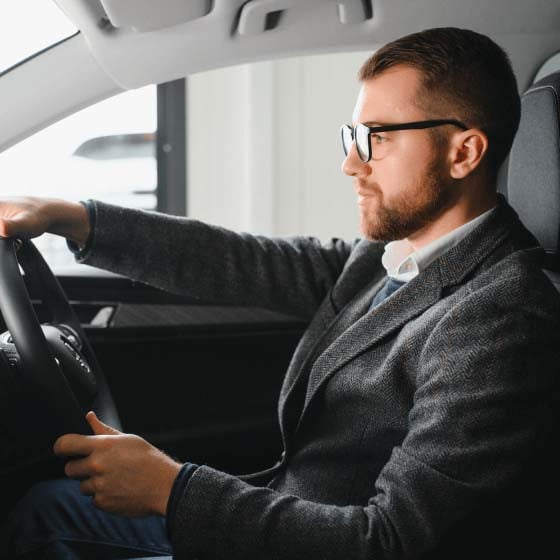 Man in suit driving car side view (1)