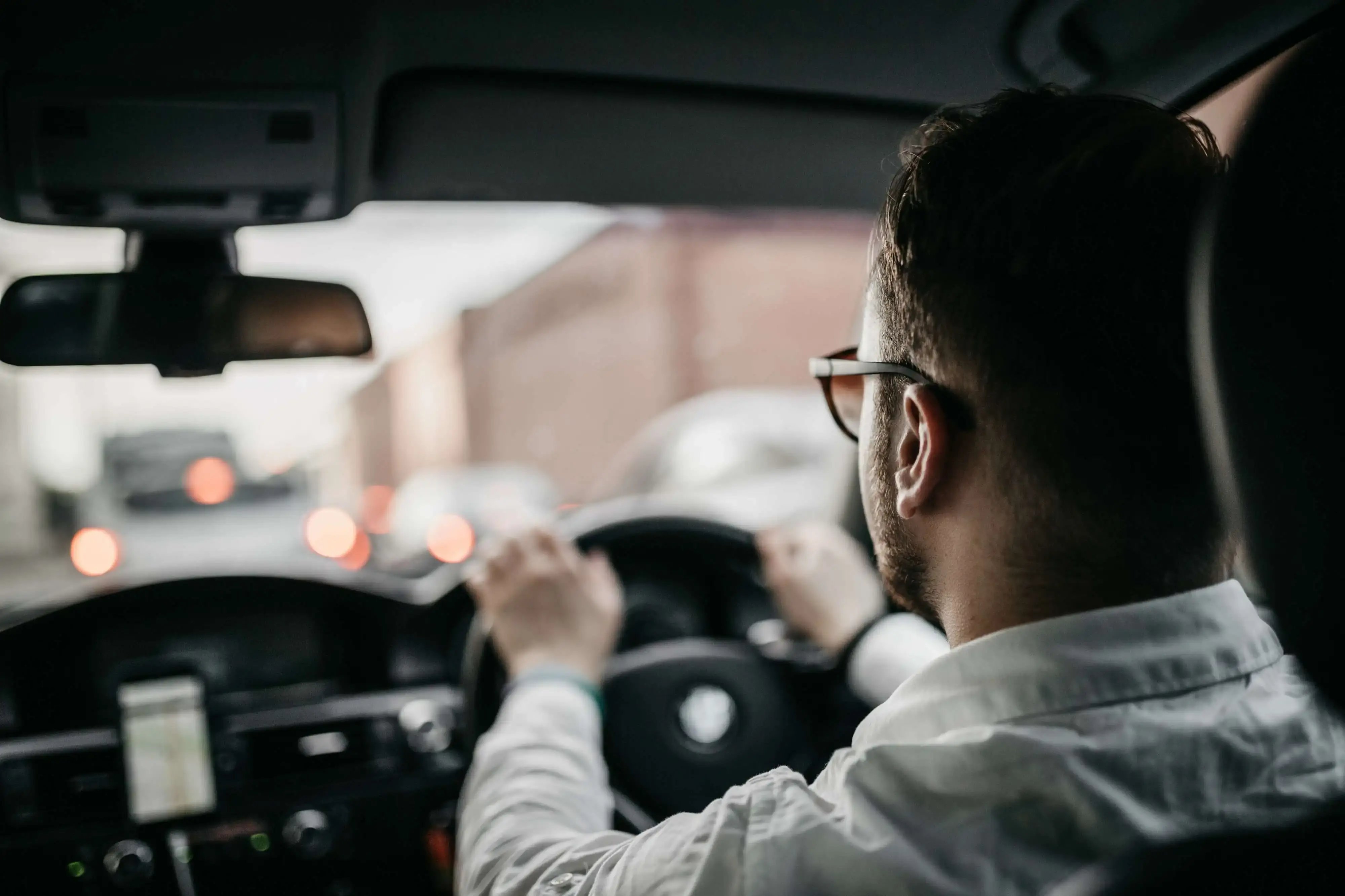 taxi-driver-over-shoulder