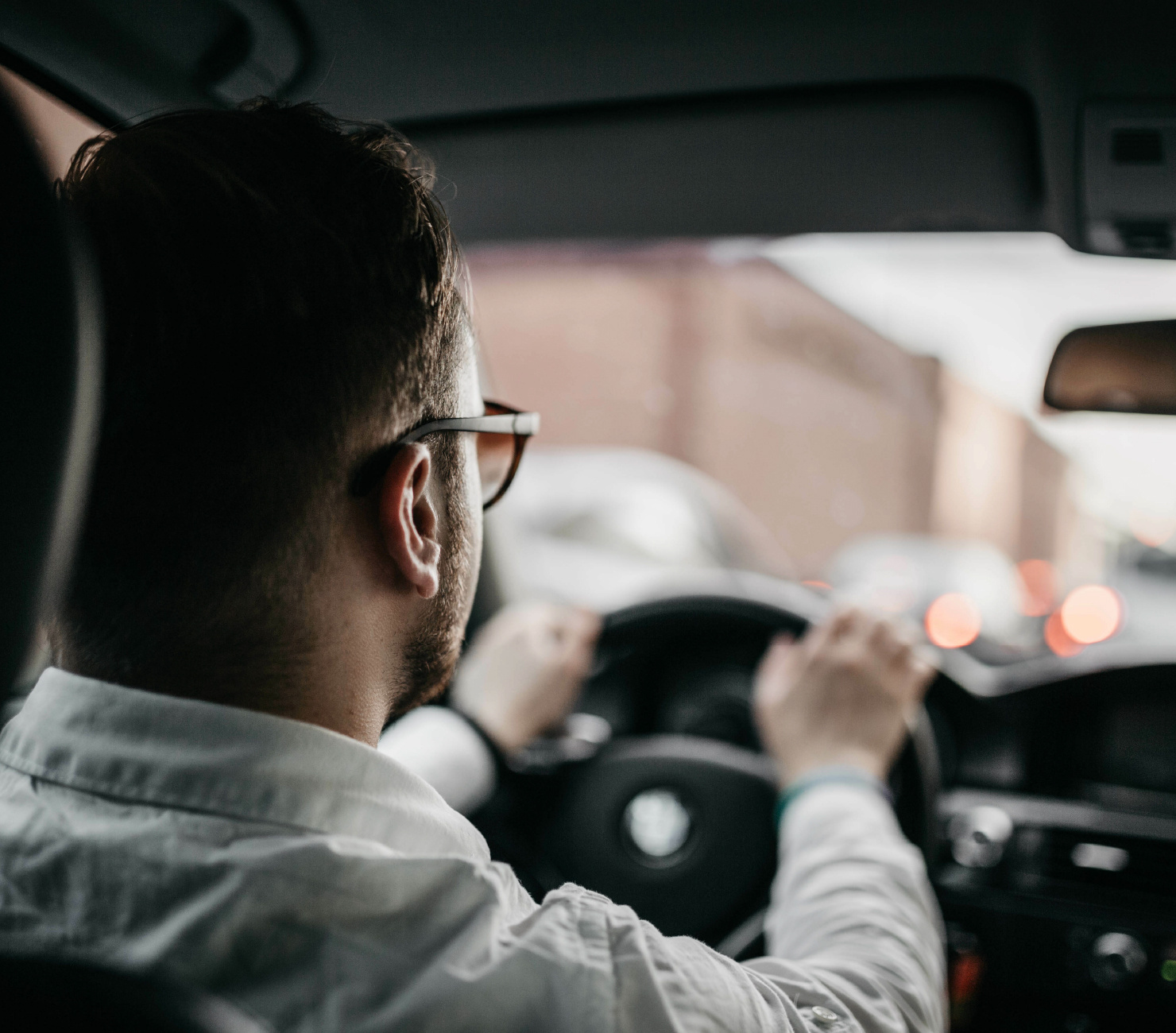 taxi-driver-over-shoulder