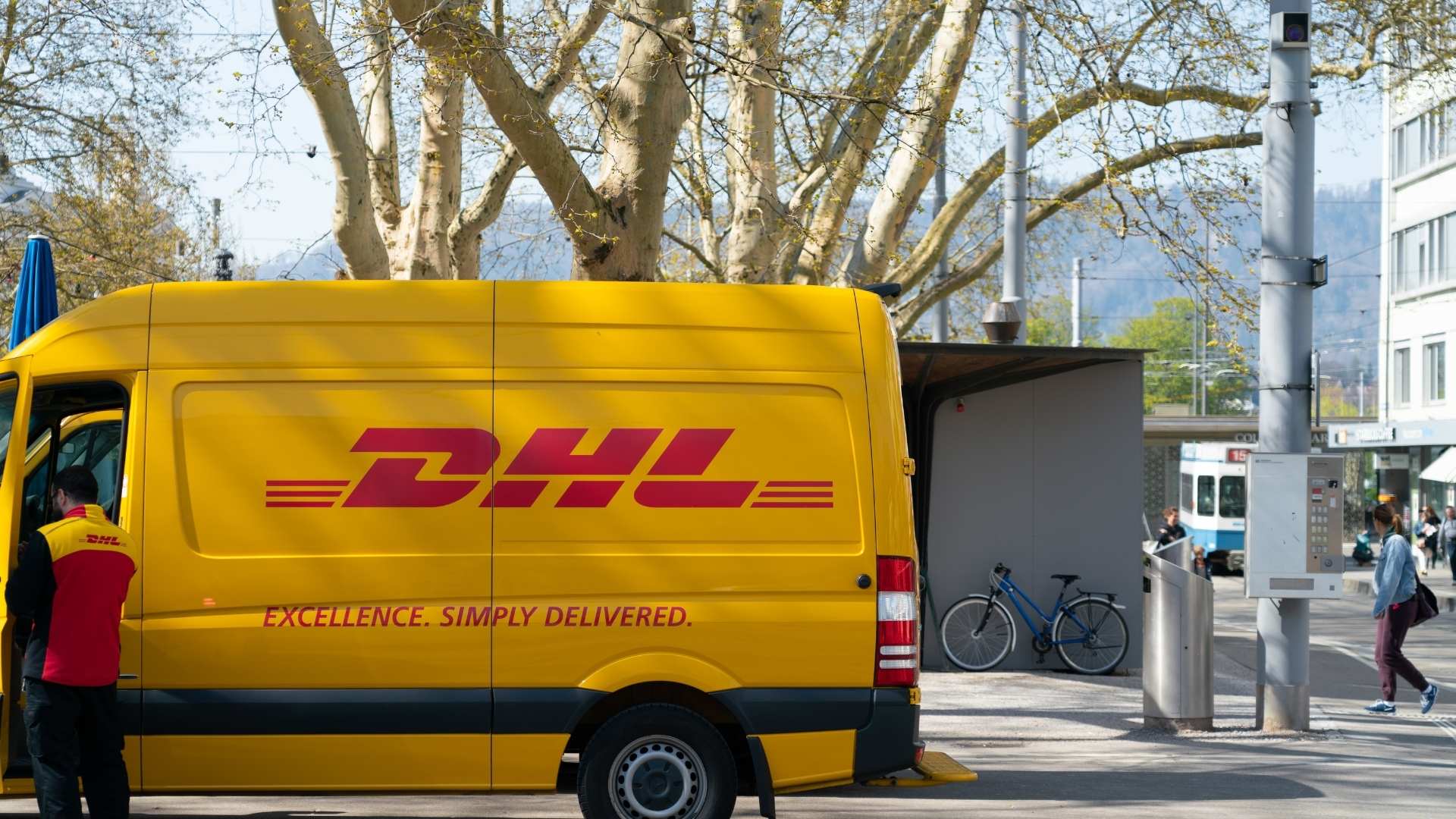 Which companies are hiring delivery drivers right now?